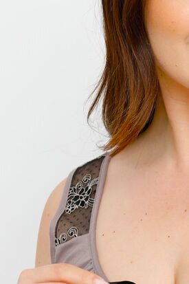 μαυρη-ιβουάρ δαντέλα τιράντα